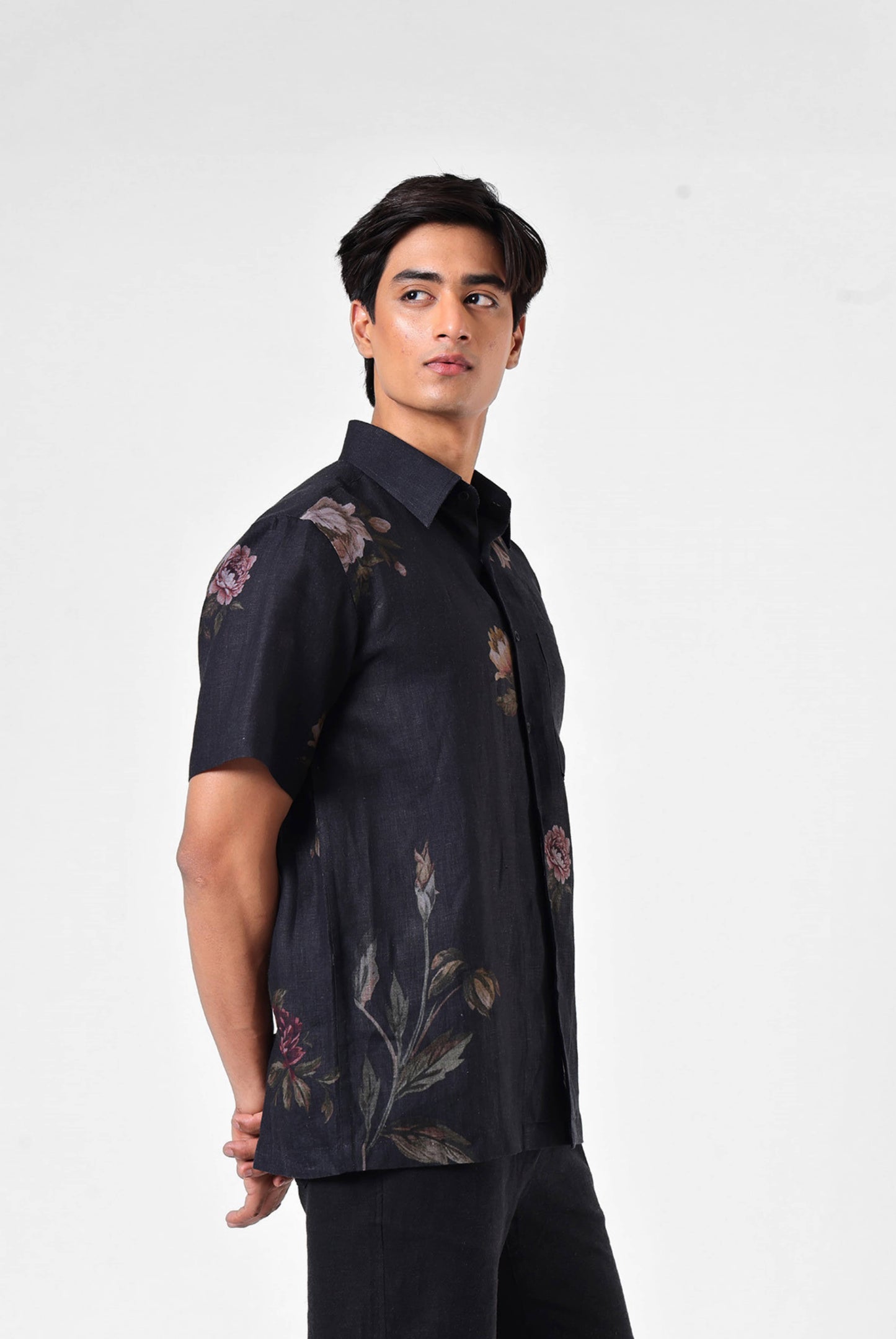 Garden Linen Shirt in Black - Short Sleeve