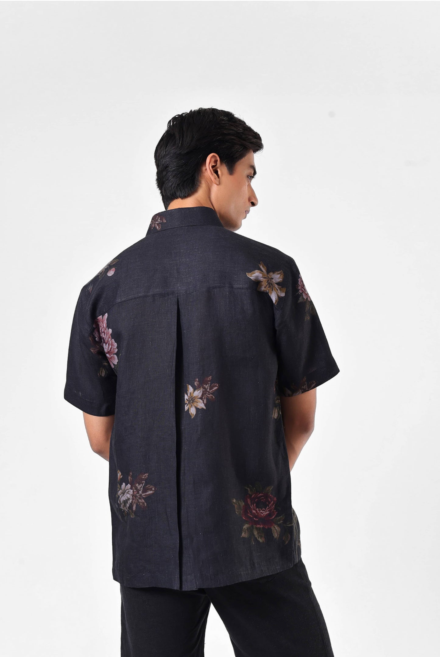Garden Linen Shirt in Black - Short Sleeve